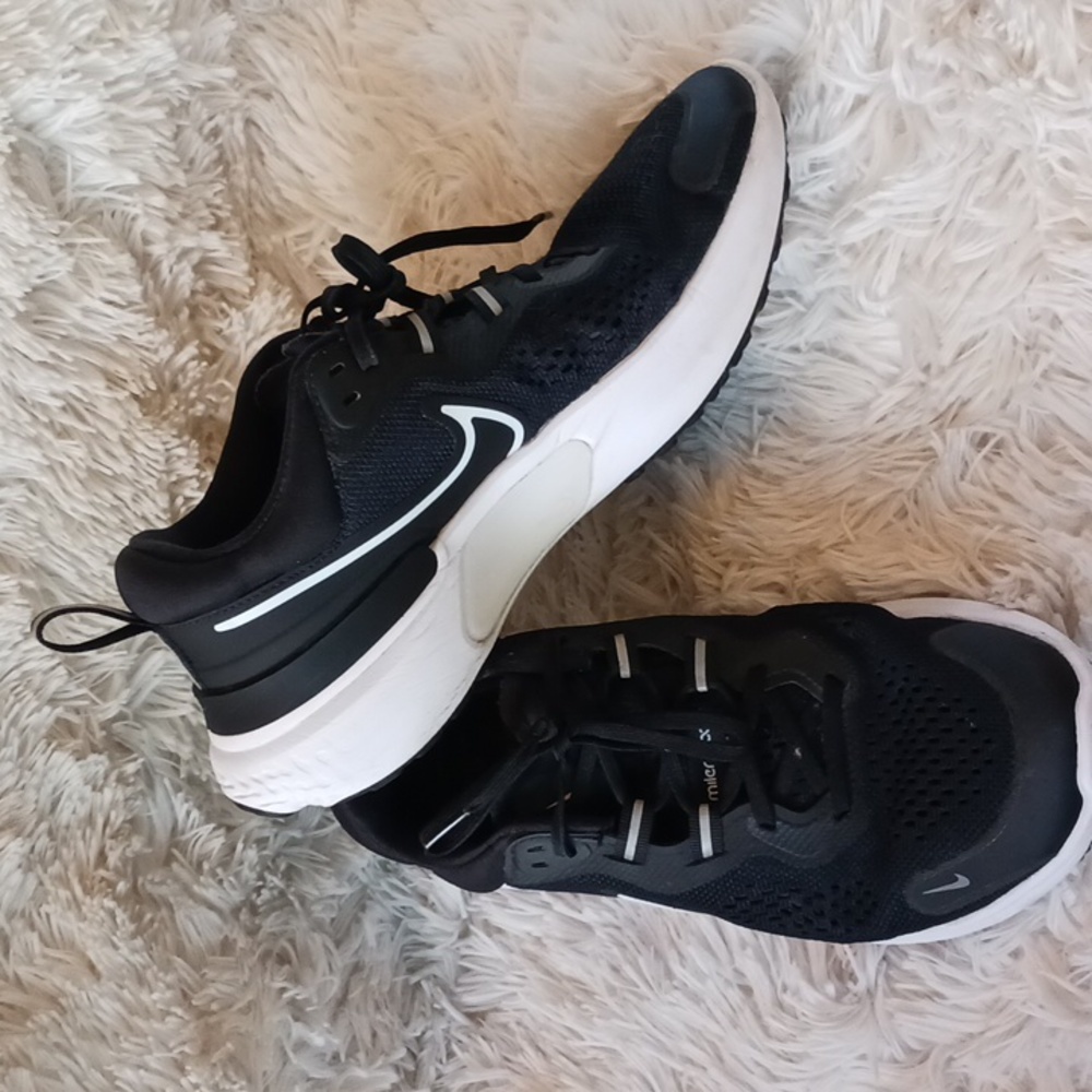 Nike Miler React Running Sneaker With Roadrunner … - image 3